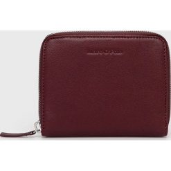 Marc O'Polo portfel damski kolor bordowy. Czerwone portfele Marc O'Polo, bez wzorów, ze skóry. Za 349.99 zł.