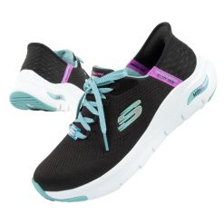 Buty sportowe damskie Skechers SLIP-INS. Czarne buty sportowe lifestyle Skechers, bez wzorów, z tkaniny, bez zapięcia, trekkingowe. Za 279.00 zł.