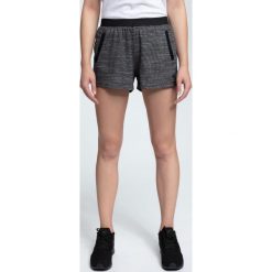 Spodenki dresowe damskie SKDD421 - ciemny szary melanż. Szorty marki 4f. W wyprzedaży za 49.99 zł.