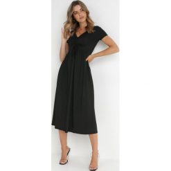 Czarna Sukienka Ionene. Czarne sukienki Born2be, na co dzień, l, bez wzorów, bez kołnierzyka, bez ramiączek, midi, proste. Za 169.99 zł.