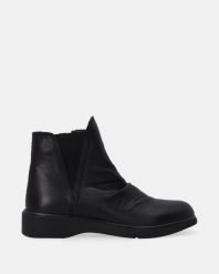 KLASYCZNE CZARNE BOTKI DAMSKIE B017LEBLOBB043. Czarne botki Venezia, bez wzorów, ze skóry, klasyczne, bez obcasa, bez zapięcia. Za 359.00 zł.
