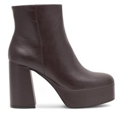 Botki JENNY. Brązowe botki Jenny, bez wzorów, bez obcasa, na słupku, bez zapięcia. Za 119.99 zł.