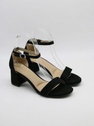 Bellucci Sandały w kolorze czarnym na obcasie rozmiar: 36. Czarne sandały Bellucci, bez wzorów, z otwartym noskiem, bez obcasa, na koturnie, bez zapięcia. Za 86.99 zł.