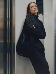 4F Bluza dresowa relaxed bez kaptura damska - czarna M. Czarne bluzy z kapturem 4f, m, bez wzorów, z dresówki, bez kaptura. Za 199.99 zł.