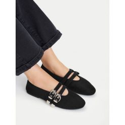 Baleriny DeeZee. Czarne baleriny DeeZee, bez wzorów, bez obcasa, bez zapięcia. Za 129.99 zł.