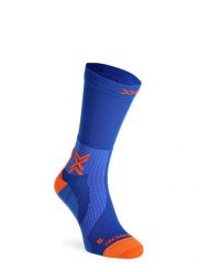 Skarpety do biegania X-Socks Run Perform Warm Crew. Niebieskie skarpetki X-Socks, bez wzorów, z materiału. Za 159.99 zł.