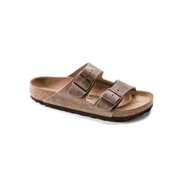 Klapki damskie Birkenstock Arizona. Brązowe klapki Birkenstock, bez wzorów, z gumy, bez obcasa, bez zapięcia. Za 459.00 zł.