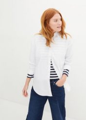 Bluzka oversize. Białe bluzki bonprix, bez wzorów, z tkaniny, bez kołnierzyka, bez ramiączek. Za 79.99 zł.