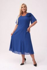 Elegancka szyfonowa sukienka Catalina w chabrowym kolorze na wesele PLUS SIZE XXL. Niebieskie sukienki Moda Size Plus Iwanek, na wesele, plus size, bez wzorów, z materiału, eleganckie, bez kołnierzyka, plus size, bez ramiączek, midi. Za 399.90 zł.