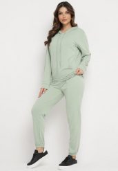 Jasnozielony Komplet Dresowy Bluza Kangurka z Kapturem i Spodnie Joggery Triasa. Zielone bluzy Born2be, m, bez wzorów, z dresówki, klasyczne, bez ramiączek, z kapturem. W wyprzedaży za 76.49 zł.