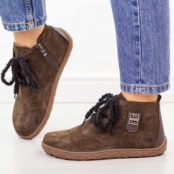 Coffee barefoot skórzane botki damskie Jezzi 556. Brązowe botki Jezzi, z aplikacjami, z dzianiny, casualowe, bez obcasa, na płaskiej podeszwie, bez zapięcia. Za 299.00 zł.