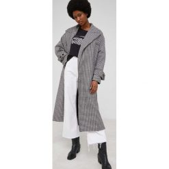 Answear Lab płaszcz z wełną kolor czarny przejściowy oversize. Czarne płaszcze Answear Lab, l, bez wzorów, z materiału, klasyczne, bez kaptura. W wyprzedaży za 259.99 zł.
