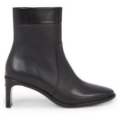 Botki Calvin Klein. Czarne botki Calvin Klein, bez wzorów, bez obcasa, na słupku, bez zapięcia. Za 539.99 zł.