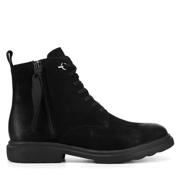 Trzewiki Lasocki. Czarne botki Lasocki, bez wzorów, bez obcasa, na płaskiej podeszwie, bez zapięcia. Za 259.99 zł.