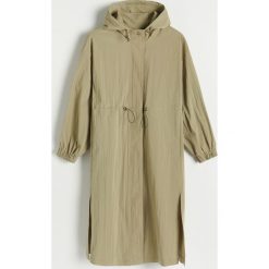 PREMIUM Parka z kapturem - Zielony. Zielone płaszcze Reserved, bez wzorów, z kapturem. Za 399.99 zł.
