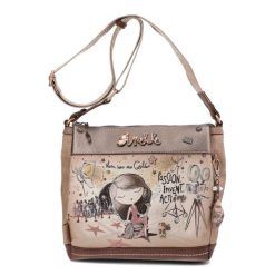 Beżowa Modna Torebka Damska Anekke Z Laleczką. Brązowe listonoszki Anekke, bez wzorów, eleganckie, bez dodatków. Za 369.00 zł.