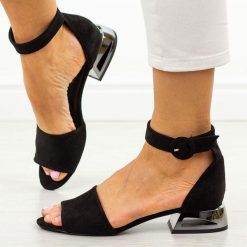 Czarne zamszowe Polskie sandały damskie na obcasie Suzana Alis. Czarne sandały Suzana, bez wzorów, z materiału, biznesowe, bez obcasa, na obcasie, bez zapięcia. Za 259.00 zł.