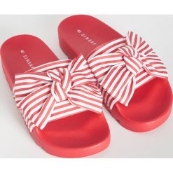 Klapki w paski - Czerwony. Klapki marki Sinsay. Za 39.99 zł.