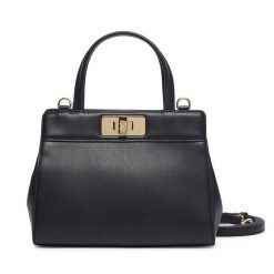 Torebka Tommy Hilfiger. Czarne torebki klasyczne Tommy Hilfiger, bez wzorów, klasyczne, bez dodatków. Za 569.99 zł.