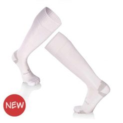 Skarpety piłkarskie 3/4 długości – białe. Białe skarpetki TRY TO FLY, bez wzorów. W wyprzedaży za 67.01 zł.