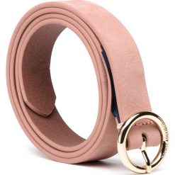 Pasek Damski TOMMY HILFIGER - Round Buckle Nubuck Belt 2.5 AW0AW06545 521. Czerwone paski Tommy Hilfiger, bez wzorów, z nubiku. W wyprzedaży za 119.00 zł.