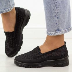 Czarne przewiewne półbuty damskie Potocki 103302. Czarne półbuty wsuwane POTOCKI, na lato, bez wzorów, z jeansu, klasyczne, z okrągłym noskiem, bez obcasa, na płaskiej podeszwie. Za 119.00 zł.