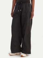 Tommy Jeans Spodnie materiałowe DW0DW22289 Czarny Regular Fit. Czarne spodnie materiałowe Tommy Jeans, bez wzorów, z jeansu. Za 449.99 zł.