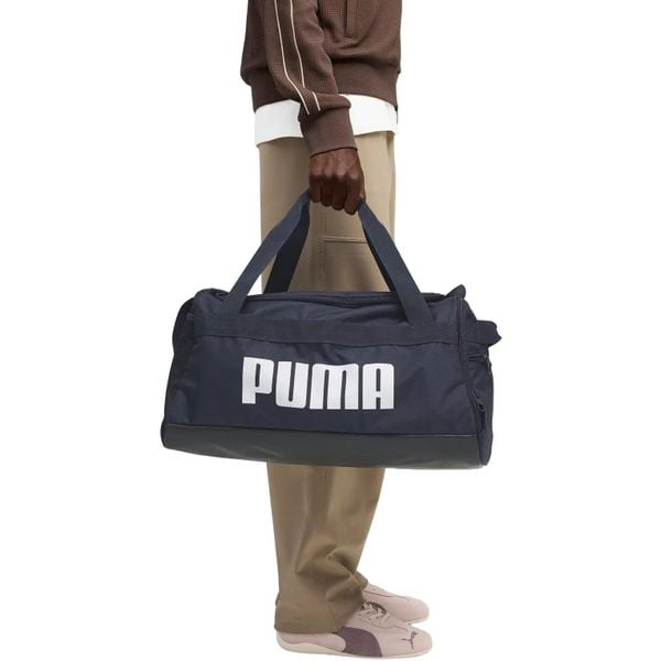 Torba Puma Challenger Small Sports Bag 35L. Niebieskie torby sportowe Puma, bez wzorów, z materiału. Za 149.00 zł.