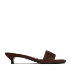 Klapki GINO ROSSI. Brązowe klapki Gino Rossi, bez wzorów, bez obcasa, bez zapięcia. Za 299.99 zł.