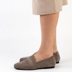 Szare zamszowe loafersy, mokasyny damskie La.Fi 017g-su. Szare mokasyny La.Fi, bez wzorów, z zamszu. Za 139.00 zł.