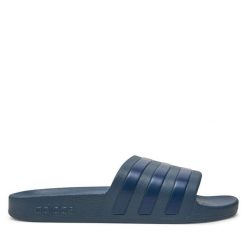Klapki adidas. Niebieskie klapki adidas, bez wzorów, bez obcasa, bez zapięcia. Za 119.99 zł.