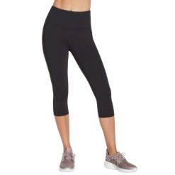 Spodenki sportowe damskie Skechers Go Walk High Waisted Capri Short. Czarne szorty sportowe Skechers, bez wzorów, z elastanu, na fitness i siłownię. Za 189.99 zł.