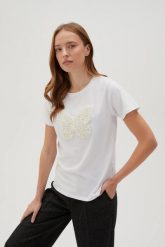 Bawełniany t-shirt z aplikacją biały. Białe t-shirty MOODO, l, z aplikacjami, z bawełny, bez kołnierzyka, bez ramiączek. Za 69.99 zł.