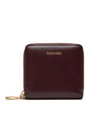 Calvin Klein Portfel Hardware Square Zip Around LV04F1044G Bordowy. Czerwone portfele Calvin Klein, bez wzorów, ze skóry. Za 179.99 zł.