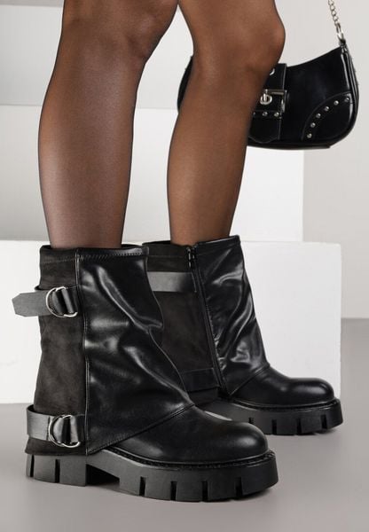 Czarne Botki z Cholewką Imitującą Nogawkę Zdobione Paskami ze Sprzączkami Zevilla. Czarne botki Born2be, z aplikacjami, z jeansu, eleganckie, bez obcasa, na płaskiej podeszwie, bez zapięcia. Za 179.99 zł.