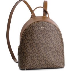 Plecak DKNY - Bryant Med R74KJ010 Mocha Combo M0C. Plecaki marki DKNY. W wyprzedaży za 819.00 zł.