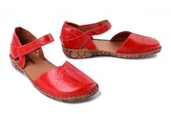 JOSEF SEIBEL 79542 6113 450 Rosalie 42 hibiscus, sandały damskie. Czerwone sandały Josef Seibel, bez wzorów, ze skóry, bez obcasa, bez zapięcia. Za 359.90 zł.
