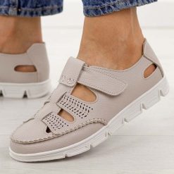 Szare przewiewne skórzane półbuty damskie Sergio Leone sp004. Szare półbuty wsuwane Sergio Leone, na lato, bez wzorów, z jeansu, klasyczne, z okrągłym noskiem, bez obcasa, na płaskiej podeszwie. Za 199.00 zł.