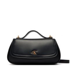 Torebka Calvin Klein. Czarne torebki klasyczne Calvin Klein, bez wzorów, klasyczne, bez dodatków. Za 409.99 zł.