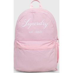 Superdry plecak damski kolor różowy duży gładki. Czerwone plecaki Superdry, bez wzorów, do ręki, bez dodatków. Za 279.99 zł.