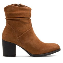 Botki Lasocki. Brązowe botki Lasocki, bez wzorów, bez obcasa, na słupku, bez zapięcia. Za 161.99 zł.