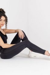 Legitimate damskie sportowe legginsy. Czarne legginsy Dare 2b, bez wzorów, z materiału, eleganckie. Za 126.25 zł.