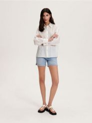 Koszula w paski - złamana biel. Koszule Reserved, l, bez wzorów, z tkaniny, bez kołnierzyka, bez ramiączek. W wyprzedaży za 39.99 zł.