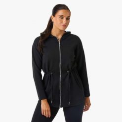 Bluza treningowa damska Swedemount Move Soft Hood Jacket szybkoschnąca. Czarne bluzy SWEDEMOUNT, bez wzorów, z tkaniny, sportowe, bez ramiączek, bez kaptura. Za 199.99 zł.