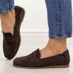 Brązowe zamszowe mokasyny damskie Vinceza 18122. Brązowe mokasyny VINCEZA, bez wzorów, z jeansu, z okrągłym noskiem. Za 219.00 zł.