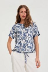 Bluzka z wzorem paisley biała. Białe bluzki MOODO, bez wzorów, z elastanu, bez kołnierzyka, bez ramiączek. Za 79.99 zł.