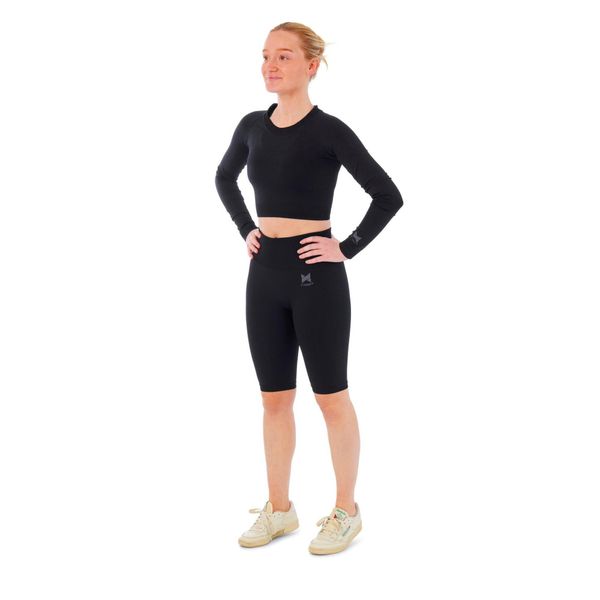 Damski zestaw sportowy Xtreme - krótkie spodenki + sportowy Croptop - Czarny. Czarne szorty sportowe XTREME SOCKSWEAR, bez wzorów, na fitness i siłownię. Za 177.99 zł.