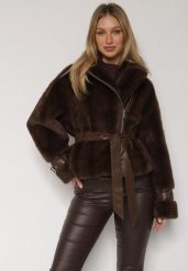 Brązowa Futrzana Kurtka z Paskiem z Imitacji Skóry i Ozdobnymi Sprzączkami Oryss. Brązowe kurtki Born2be, l, bez wzorów, z dzianiny, bez kaptura. Za 259.99 zł.