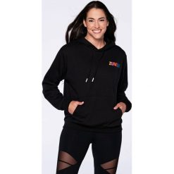 Bluza fitness damska Zumba Wear Happy. Czarne bluzy ZUMBA WEAR, s, bez wzorów, z bawełny, sportowe, bez ramiączek, z kapturem. Za 285.00 zł.