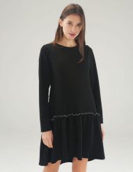 Czarna sukienka z falbaną. Czarne sukienki Unisono, s, bez wzorów, z tkaniny, bez kołnierzyka, bez ramiączek, mini. Za 169.00 zł.